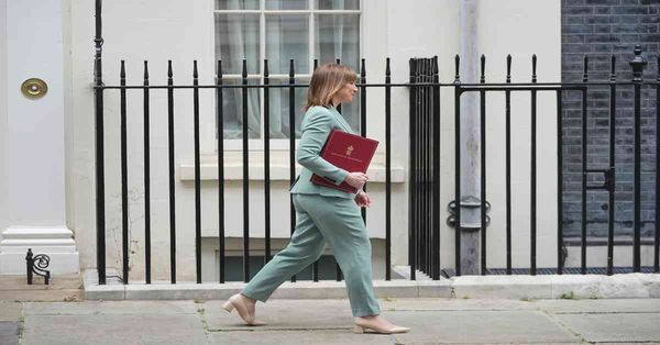 英國經濟 | FOCUS | 英國債匯重演驚魂，首位女財相隨時淪棄子