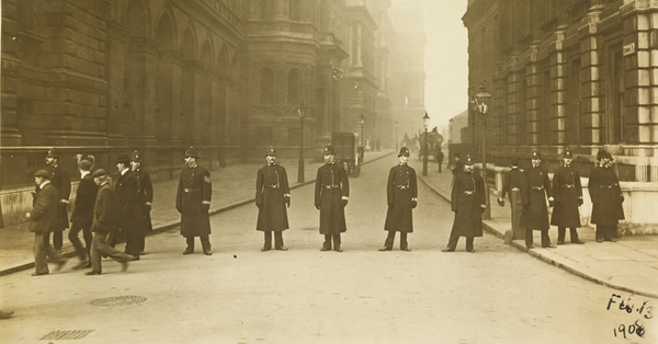 從紳士執法到血洗火車，英國治安崩壞三十年