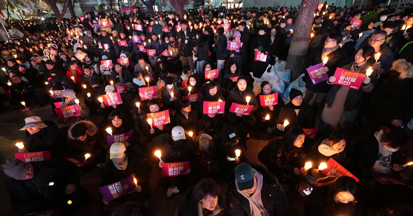 南韓國內要求尹錫悅下台的呼聲高漲，首爾多個地點有民眾參與燭光集會