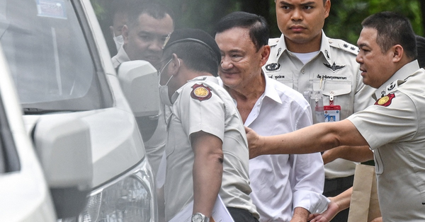 泰國最高法院判處前總理他信入獄重新服刑一年，他隨即被押送至曼谷一所監獄