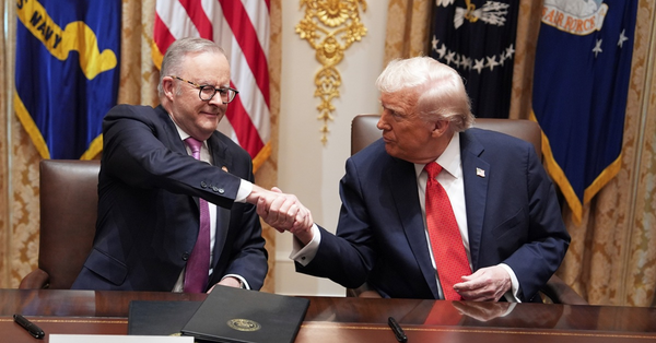 美國總統特朗普與到訪的澳洲總理阿爾巴尼斯，在白宮簽署稀土及關鍵礦材協議