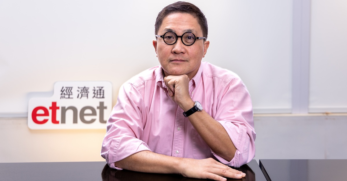 天下無敵——讀書叻、做事叻、做人叻 日常有空,通常會上網睇YouTube片,數量之多,恍似入咗森林,乜種類都有,最多是講飲講食,證明這個市場潛力極大。但我最喜歡睇的,是有料到的專家折局,尤其國際政治及時事。只可惜,具視野及高境界的KOL(呢個稱號已經濫到爛晒!)不多。另外,我也愛看財經深層次分析。