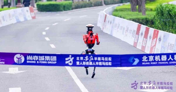 京城近觀｜榮耀橫掃頒獎台，宇樹遺憾離場，機器人半馬跑出行業新格局