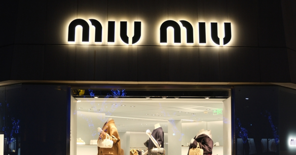 港股 | 午市前瞻 | Miu Miu掌舵人遭挖角  料對Prada影響有限