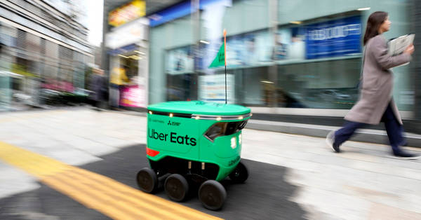 送餐服務公司Uber Eats Japan宣布，今日起在東京日本橋地區使用自駕機械人送餐