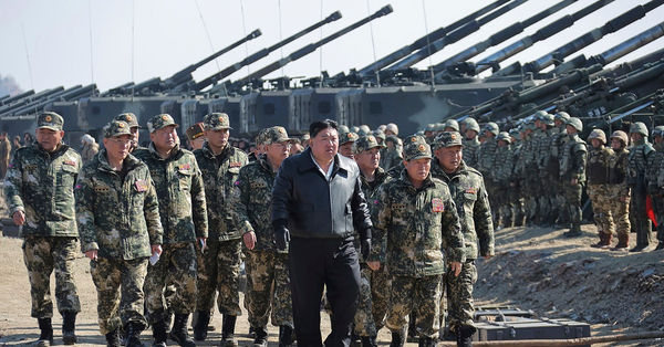 在南韓和美國舉行聯合軍演期間，北韓領袖金正恩視察並指導人民軍各大聯合部隊炮擊訓練