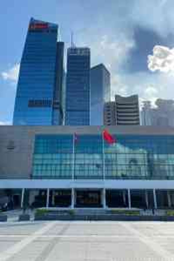 City Hall, Central ｜Yipwai Chow Plays Violin