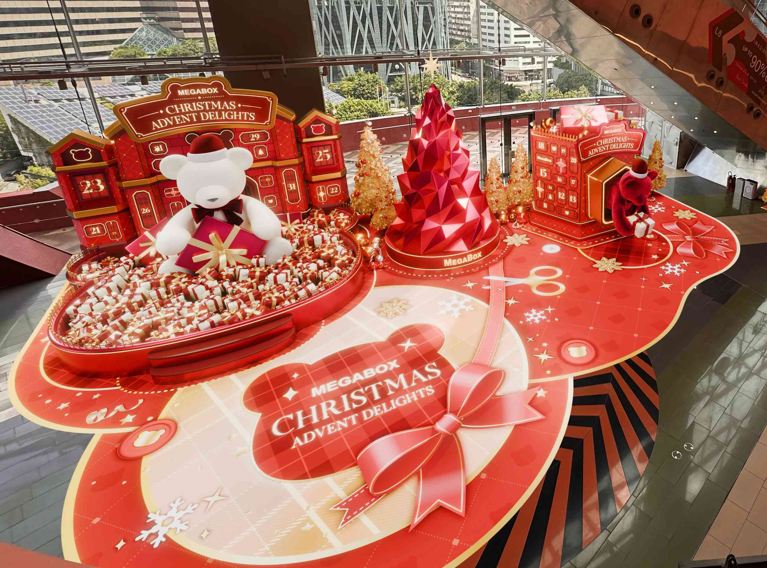 九龍灣 MegaBox｜MegaBox呈獻「Christmas Advent Delights」浪漫開箱佳節驚喜 4米「華麗倒數月曆」及5米「紅寶石聖誕樹」打造IG打卡熱點