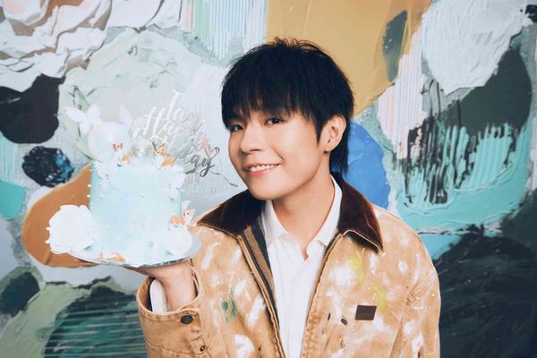 Kai Tak Mall 2 | Ian Chan Birthday Exhibition 'Ian Azure Nexus' Lands at Kai Tak Shopping Arcade, Continuing to Unite Fans with Music Witness Ian's Color Transformation and Growth Journey Featuring Birthday Exclusive Personalized Phone Strap