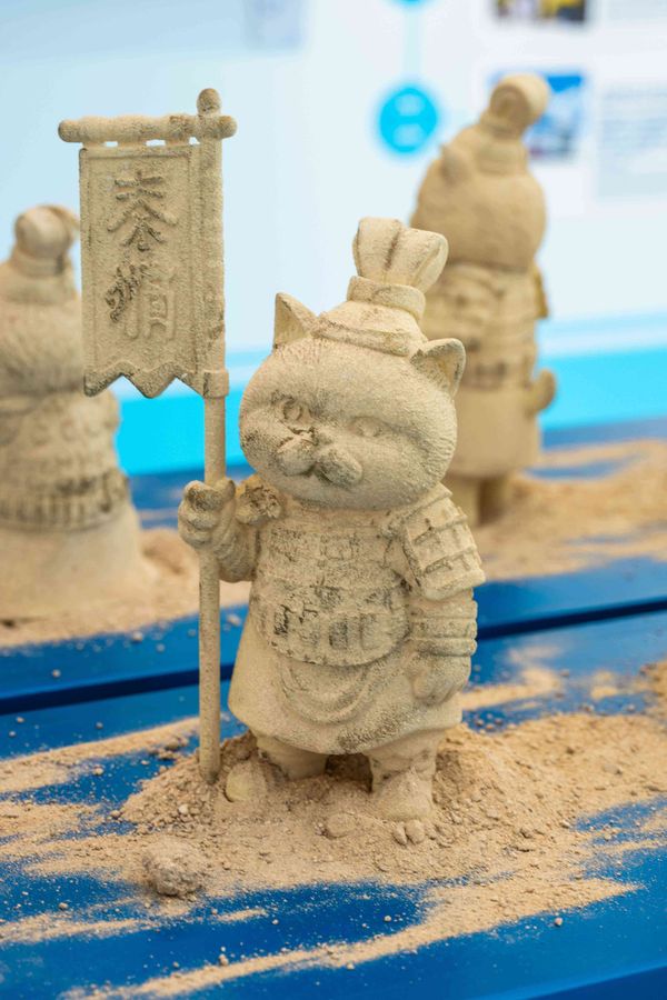 尖沙咀海港城｜ LeonLollipop个人作品展 「Gloomie Museum 托腮猫艺术馆」@ 海港城