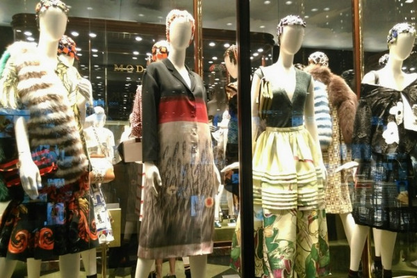 漫遊Prada百年歷程