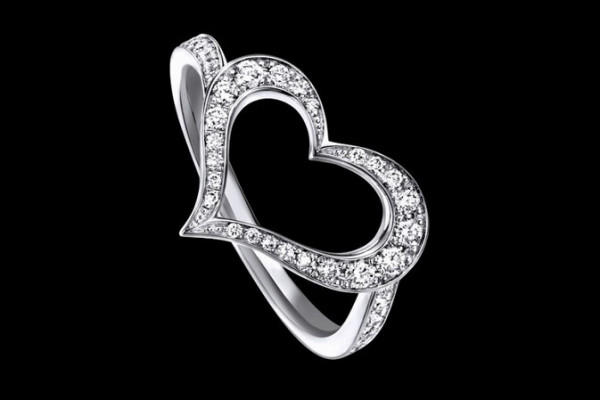 情人節示愛 心形飾品動人