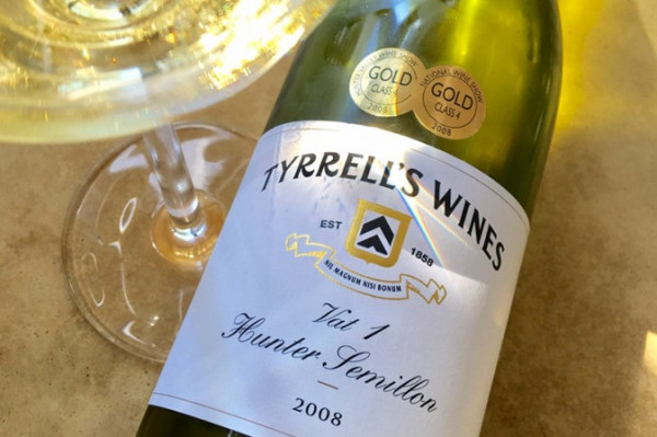 神秘的白魔女──榭蜜雍