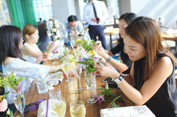 【修練氣質的Happy Hour！】買一杯香檳，上一課插花班