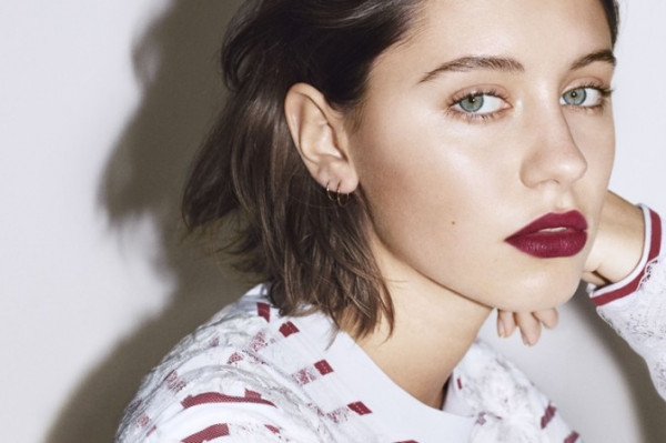 跟Iris Law用上這支唇膏 打造完美Matte Lip！