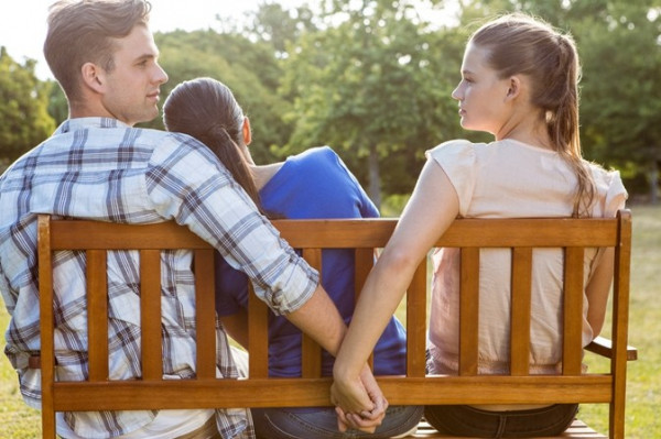 從吸力、拉力與定力看出軌