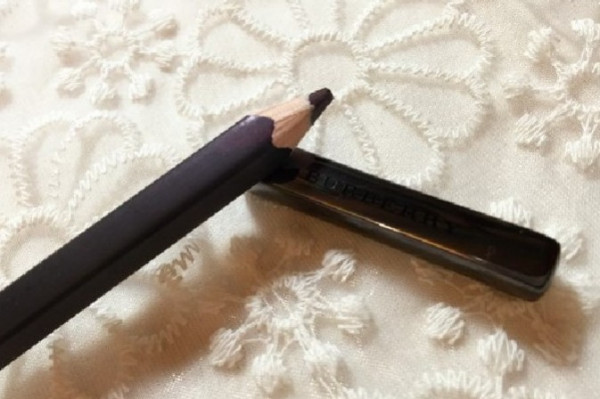 春日妝容小變化 紫色淡雅眼妝