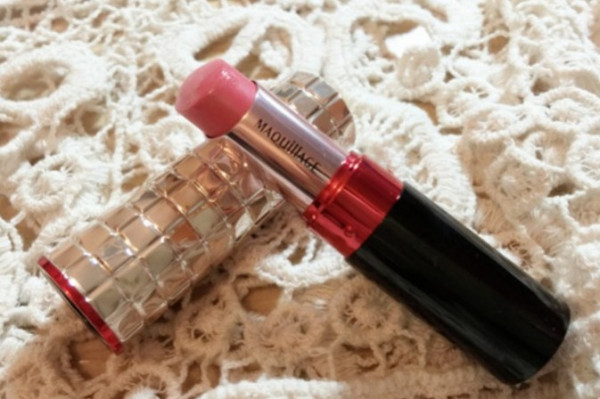 化妝品也換季 精華油唇膏