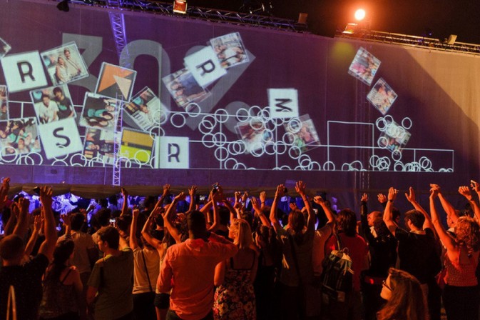 自由野2014 用手機同台上互動演出