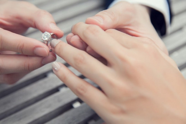 尋找一輩子承諾 非一般的求婚戒指