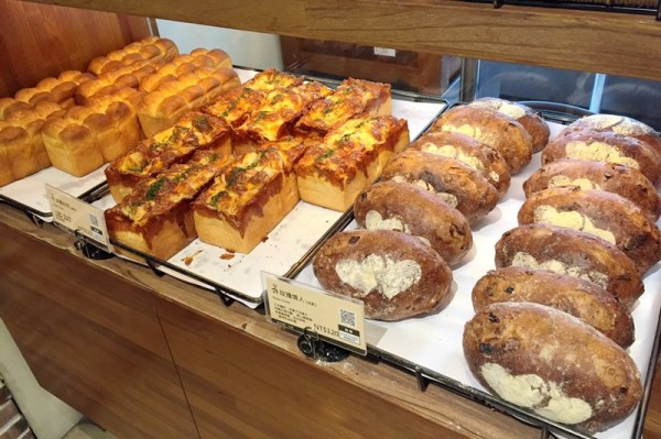 【高雄繼續食】麵包癡之愛：吳寶春麵店 / 丹丹漢堡