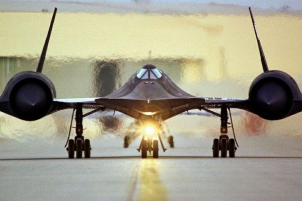 Breitling Avenger Blackbird 黃色警示