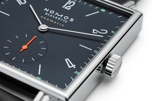方正不阿 NOMOS Glashütte Tetra neomatik