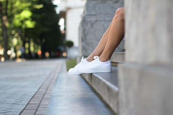 夏日百搭經典：白布鞋 