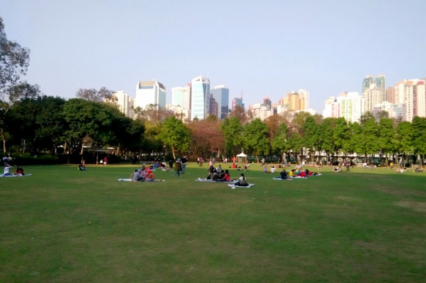 維多利亞女皇銅像為何被困？