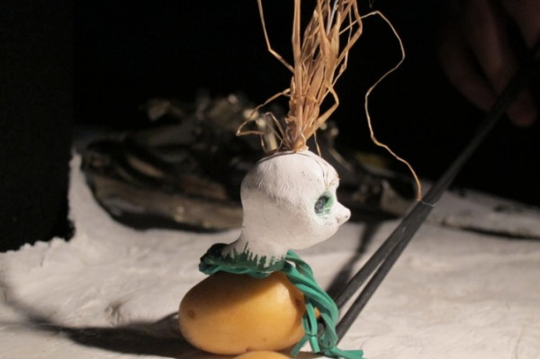 藝術節點評 《雞蛋星球》與《烏合之眾》