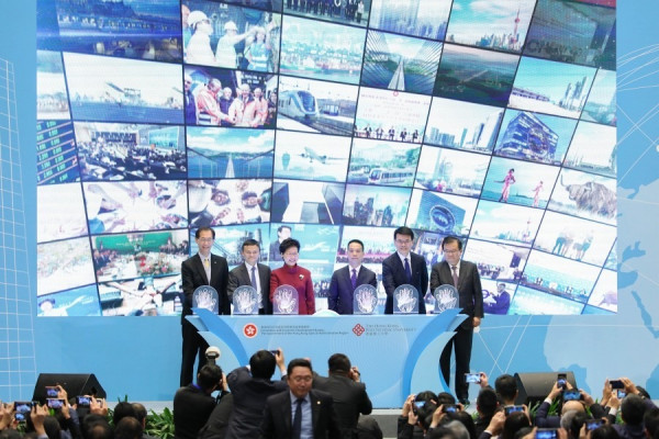 馬雲帶路。特首林鄭月娥及阿里巴巴集團主席馬雲出席「一帶一路：由香港 進」論壇