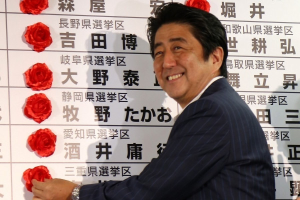 安倍改組挽民望 替換3/4閣員