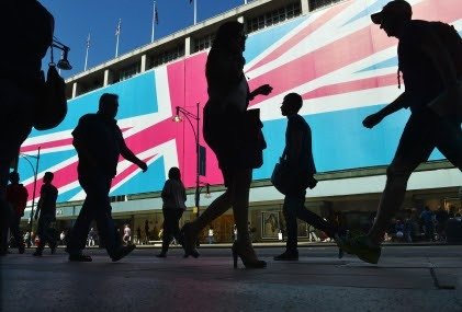 約翰遜高票入閘 倡減稅搶中產票