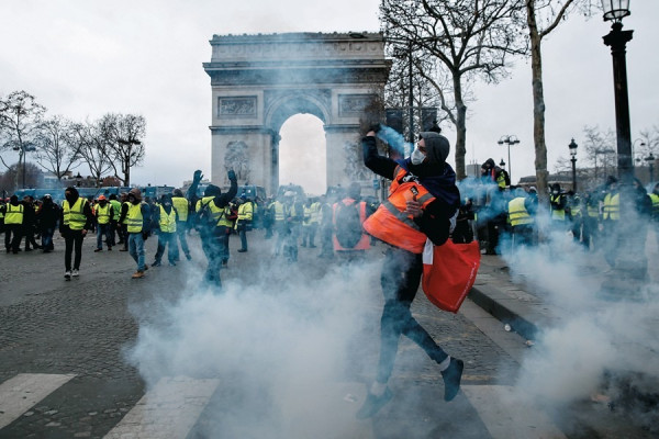 直擊法國黃背心革命，領袖誓言抗爭到底