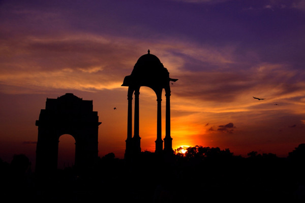 疫情未緩　印度經濟難樂觀