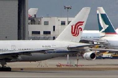 【公關災難】聯合航空犯眾憎 中資航空股可受惠?
