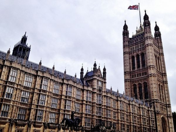 【英鎊急跌】曾穿十算 英鎊大選前勢弱 葉澤恆：留意50天平均線