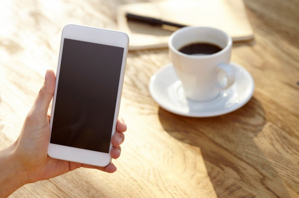 【電訊三雄】總理緊盯「提速降費」四年 取消流量漫遊添收入壓力