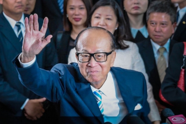 李嘉誠父子密密增持長實　郭老太趁跌市6.9億增持新地