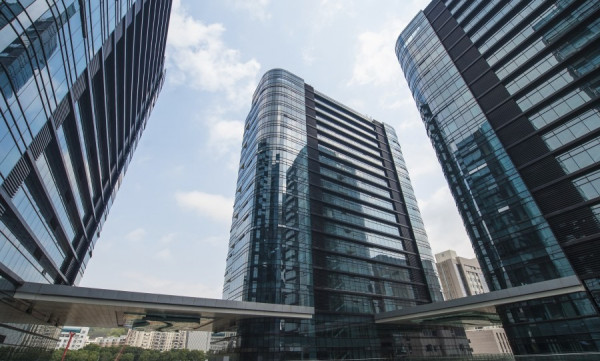 【嚟緊炒Ｄ乜－信義玻璃】貿易戰影響不大 估值便宜有望追落後