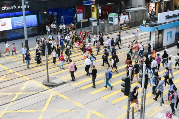 【送狗迎豬】狗年港股高開低走全年收跌10% 股王騰訊失色