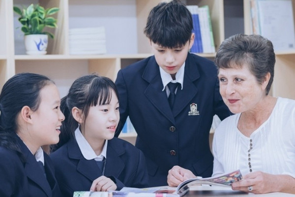 【教育股浪潮】中資教育股政策風險稍降 行業維持穩定增長