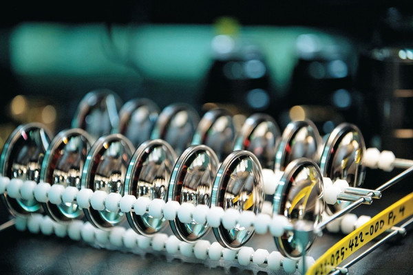 擴產暗示定單足 舜宇前景依舊亮麗