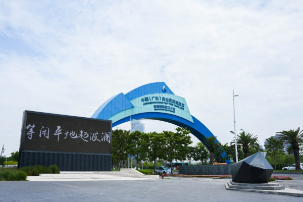 【深圳先行】張智威：對大灣區經濟有利 深控、雅居樂現價可追入