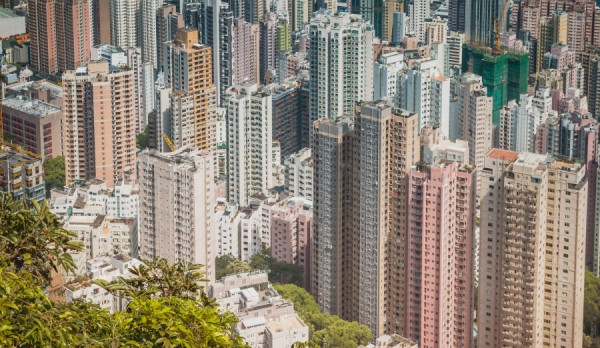 【施政迴響】華僑永亨料全年樓價仍可升5% 本港或再現財赤