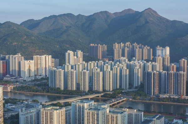 傳施政報告將降祖堂地轉售及強拍門檻　地產股持續造好