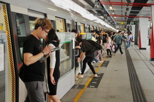 【新冠肺炎】港鐵周六起調整多條鐵路線非繁忙時段列車服務