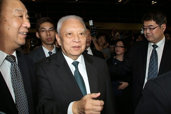 多名官員今早先後前往投票　林鄭未有回應提問　董建華：「吵吵鬧鬧時代應該結束」