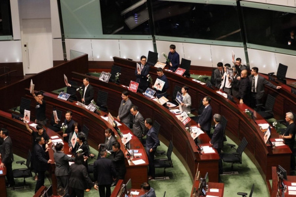 【答問大會】民主派議員在會議廳叫囂 朱凱迪、陳志全等被逐離場