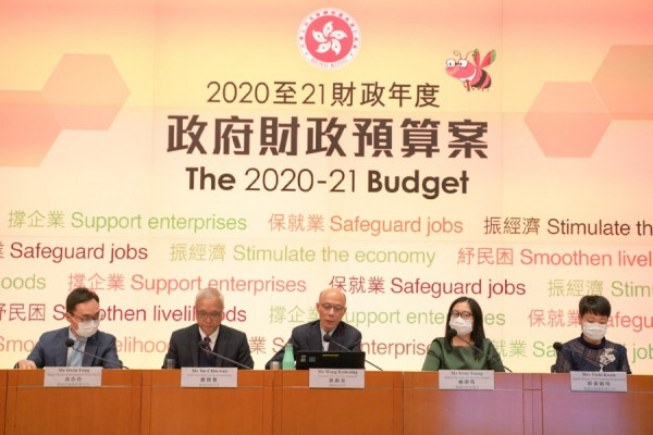 【預算案】黃錦星料2023年為40輛電動公共小巴進行路試